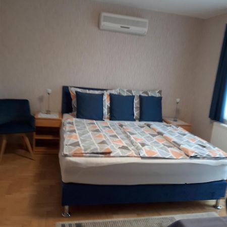 Anita Apartmanhaz Apartment Balatonfured Exterior photo
