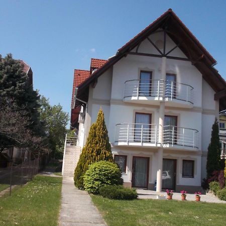 Anita Apartmanhaz Apartment Balatonfured Exterior photo