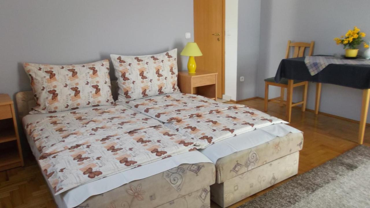 Anita Apartmanhaz Apartment Balatonfured Exterior photo