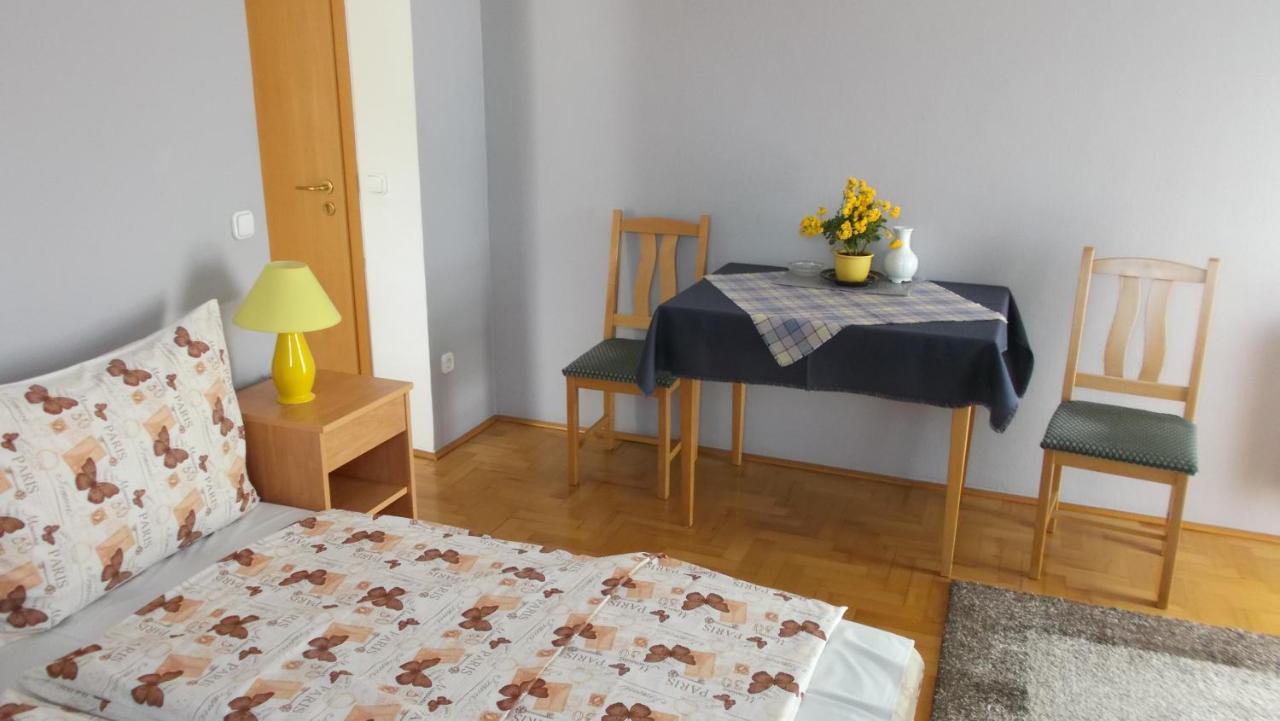 Anita Apartmanhaz Apartment Balatonfured Exterior photo