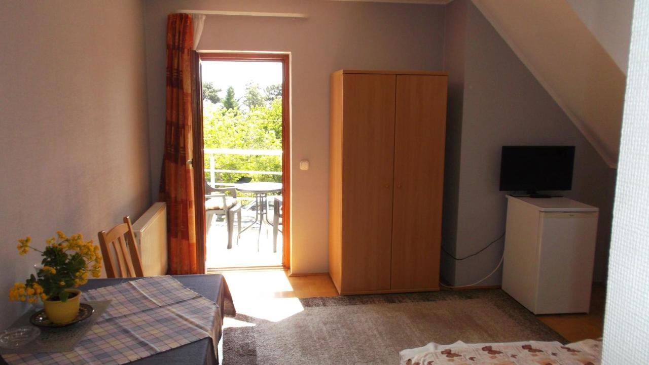 Anita Apartmanhaz Apartment Balatonfured Exterior photo