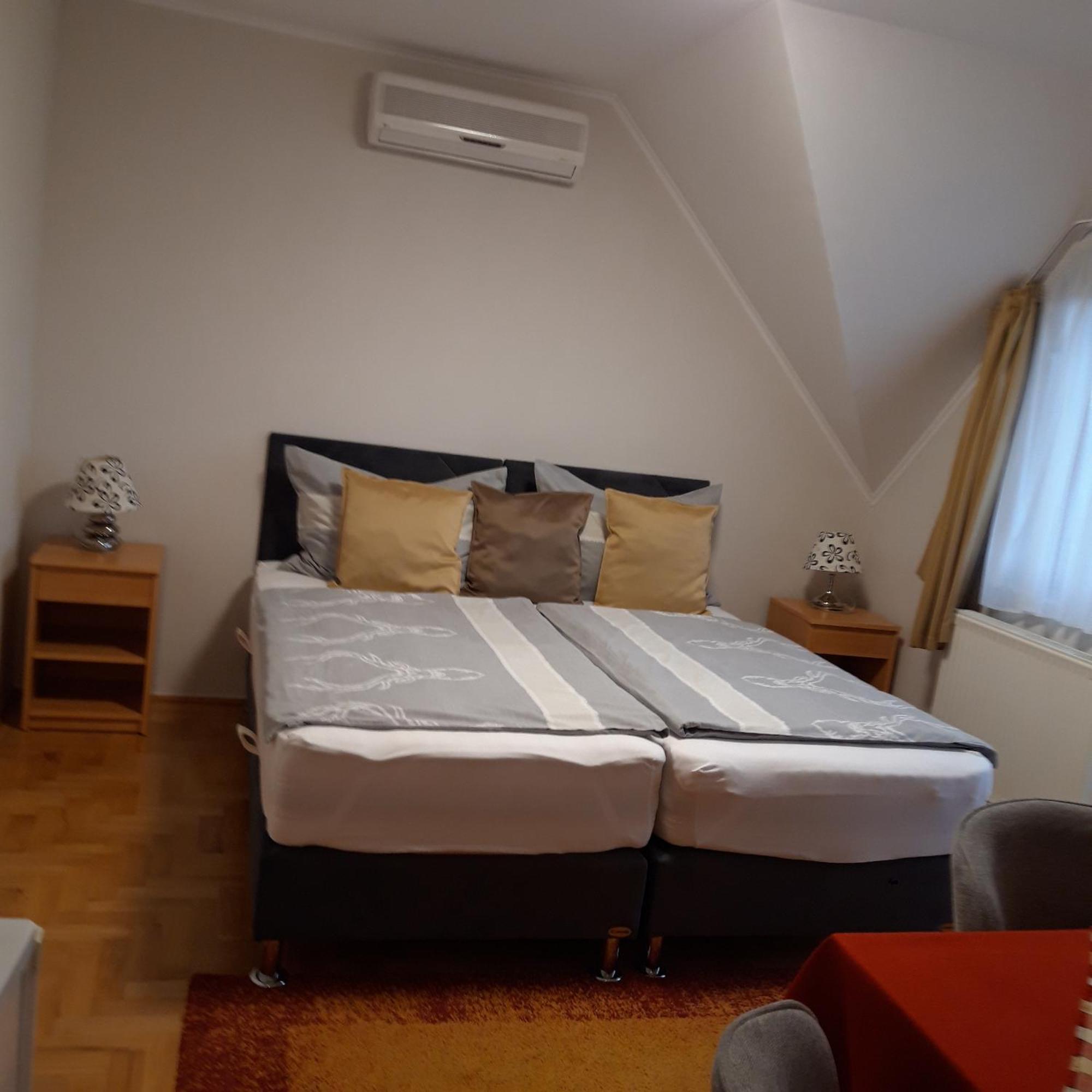 Anita Apartmanhaz Apartment Balatonfured Exterior photo