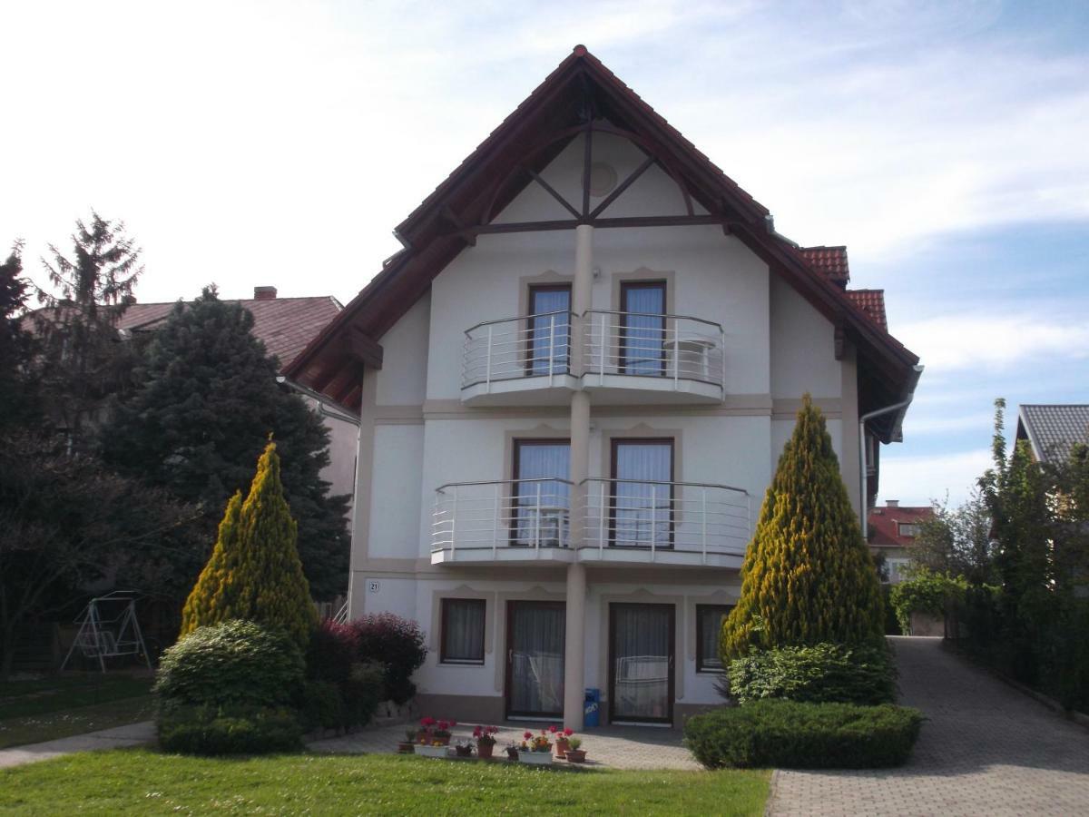 Anita Apartmanhaz Apartment Balatonfured Exterior photo